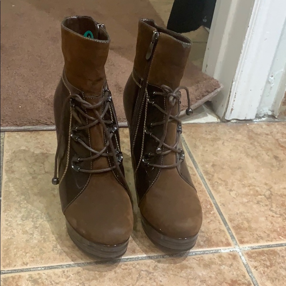 High heel boots